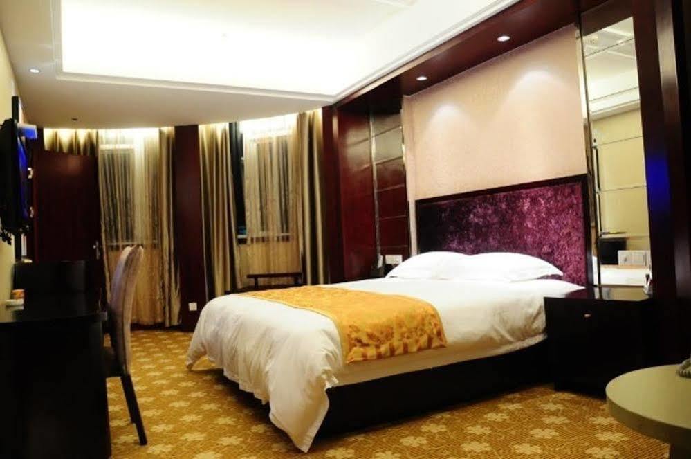 Ronghe Holiday Hotel Shiyan  Extérieur photo